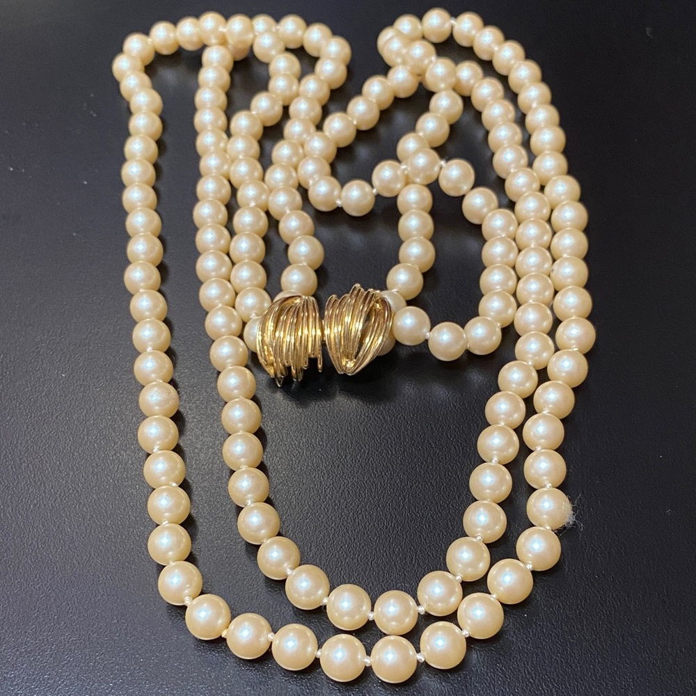 Vintage Double strand 8mm individually tied Pearl Necklace with Gold Clasp